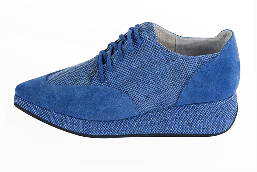 Electric blue women's casual lace-up shoes. Pointed toe. Low wedge soles. Profile view - Florence KOOIJMAN